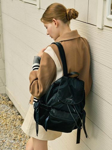 BALLO LG Flap Backpack BK - J.ESTINA - Modalova