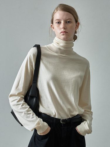 Cashmere Essential Turtleneck Knit - FACADE PATTERN - Modalova