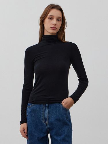 BASIC TURTLENECK T-SHIRT_BLACK - MARILUZ - Modalova