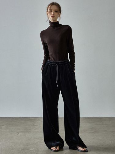 Relaxed Velvet Pants - Black - FACADE PATTERN - Modalova