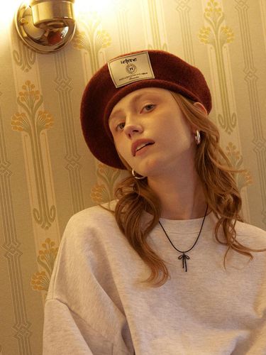 LR LABEL KNIT BERET_BURGUNDY - leterie - Modalova