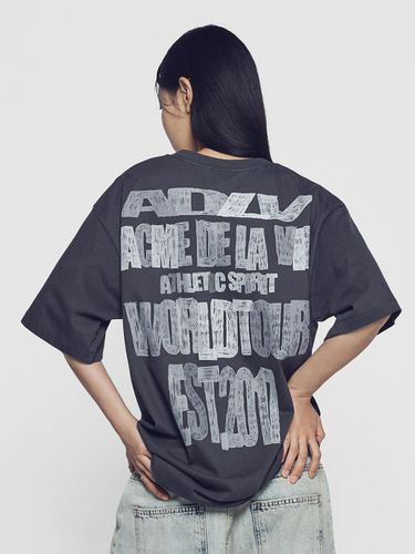 TAPE TYPOGRAPHIC SHORT SLEEVE T-SHIRT - acme de la vie - Modalova