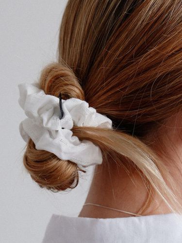 Milky Cotton Scrunchie_White - voor - Modalova