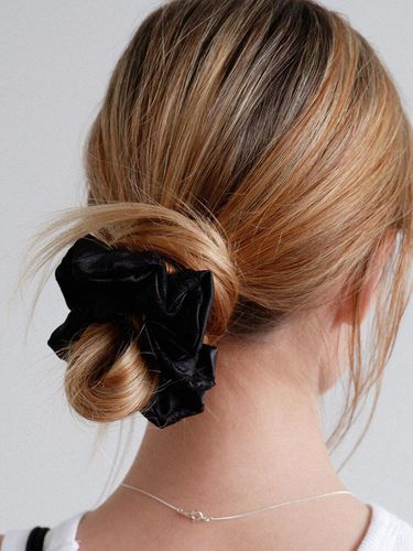 Flower Satin Jacquard Scrunchie_Black - voor - Modalova