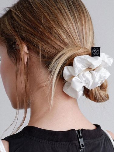 Flower Satin Jacquard Scrunchie_White - voor - Modalova