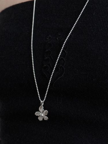 Silver Blossom Necklace - voor - Modalova