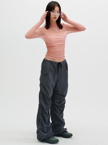 SHIRRING NYLON PARACHUTE PANTS [] - runningHIGH - Modalova