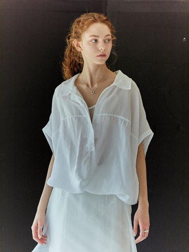 Sleeveless Half Opening Shirt_WHITE - SY2C - Modalova