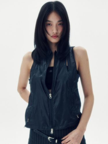 INCISION SLEEVELESS ZIP UP VEST [BLACK] - runningHIGH - Modalova