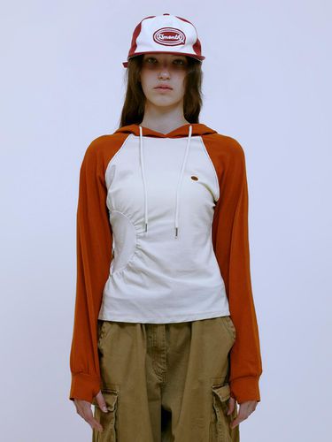 Asymmetric Ruched Hoodie (ORANGE) - 13MONTH - Modalova