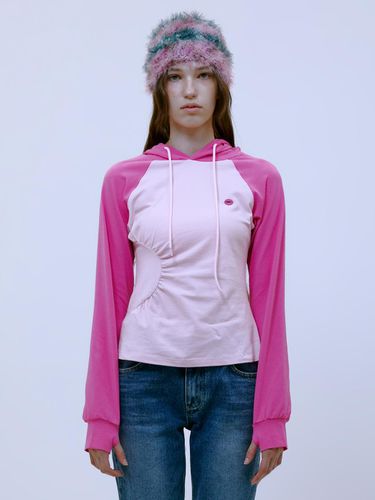 Asymmetric Ruched Hoodie (PINK) - 13MONTH - Modalova