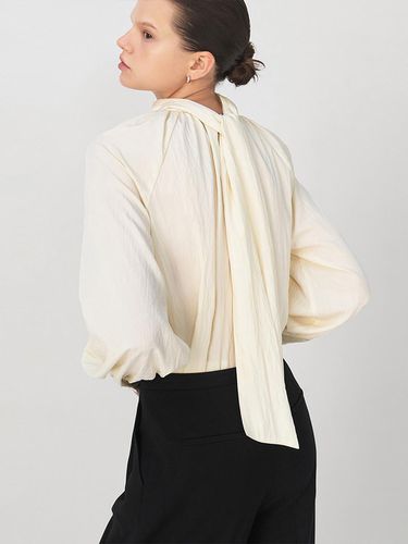 Turtleneck Tie Blouse_Beige - ONE - Modalova