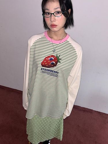 D Strawberry Stripe Raglan LS-T [] - WONDER VISITOR - Modalova