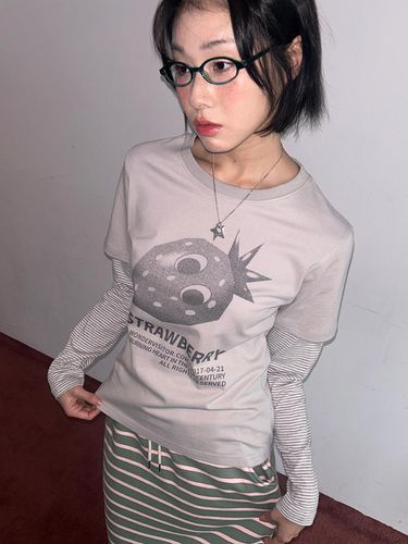 Ash Strawberry Layered LS-T [Grey] - WONDER VISITOR - Modalova