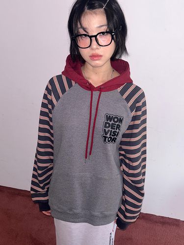 Logo mixed Raglan Hoodie [Burgundy] - WONDER VISITOR - Modalova