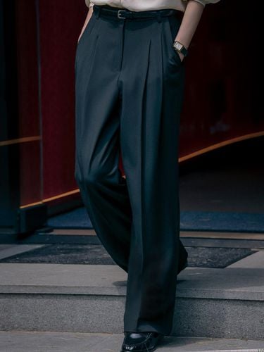 Modern Two Tuck Wool Slacks - Black - TILLIDIE - Modalova