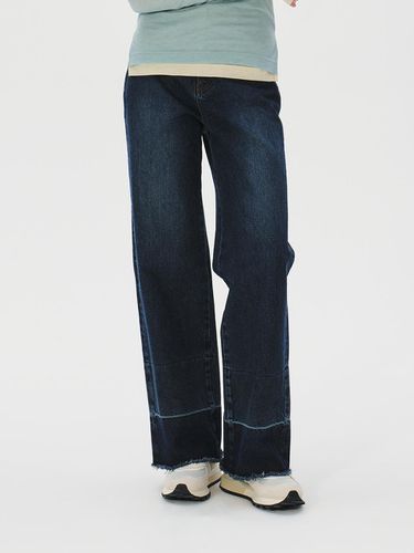 Lower Hem Washed Semi-Wide Denim Pants - KUME - Modalova