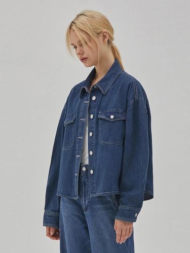 DENIM POCKET CROP JACKET INDIGO - RYUL + WAI: - Modalova