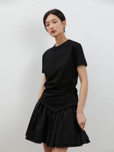 SIDE UNBALANCE SHIRRING TOP BLACK - RYUL + WAI: - Modalova