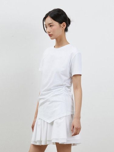 SIDE UNBALANCE SHIRRING TOP WHITE - RYUL + WAI: - Modalova