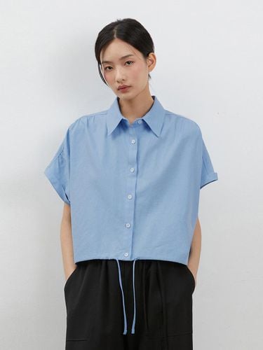 LINEN SHIRRING CROP BLOUSE BLUE - RYUL + WAI: - Modalova