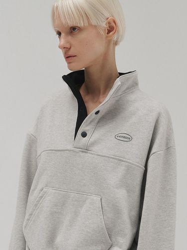 Button logo sweatshirt (gray) - ANDNEEDS - Modalova