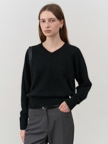 Unisex Fluffy V-neck Sweater - Black - Dunst for WOMEN - Modalova