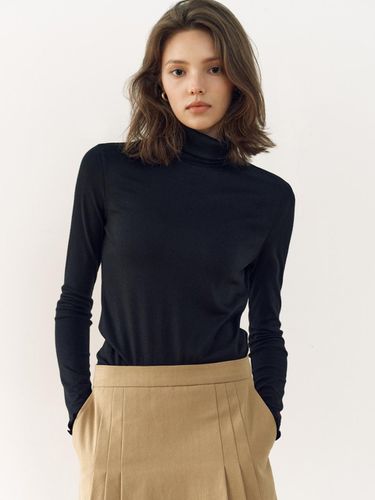 Koge Embroidered Turtleneck T-shirt (4 Colors) - AND YOU - Modalova