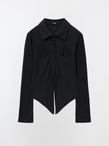 PLEATS SLIM HOOK CLOSING SHIRT - YUSE - Modalova