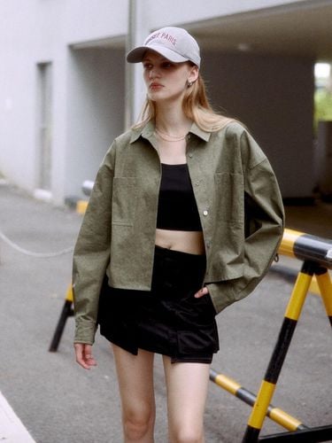 AVIGNON Back Printed Crop Over Fit Shirt_Khaki - MUSEE - Modalova