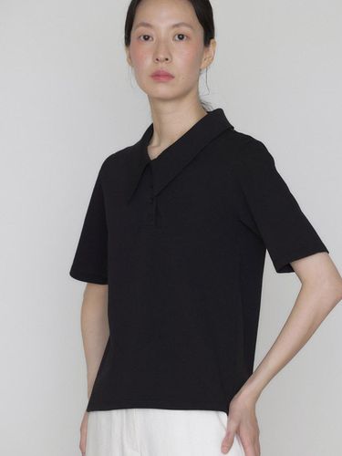 Peaked collar top black - manuelle et guillaume - Modalova