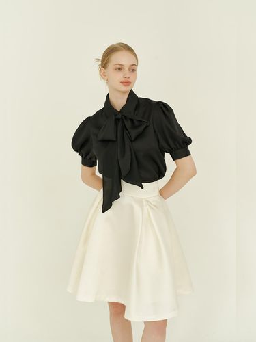 Ribbon-Tie Blouse(SS) / (2color) - LE ROMAN - Modalova