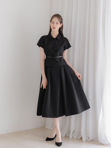 Double Tucked Flare Skirt / (2color) - LE ROMAN - Modalova