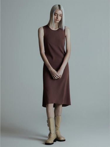 Back Open Slim dress ITO3EOP920 (BROWN) - EITHEROF - Modalova