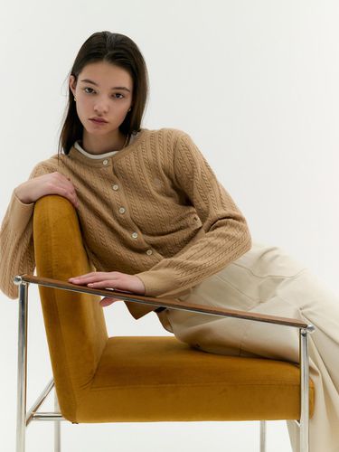 CLASSIC CABLE CARDIGAN (sand beige) - MOAT - Modalova