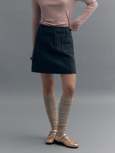 AUTUMN POCKET MINI SKIRT (dust gray) - MOAT - Modalova