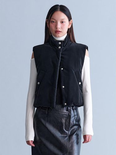 Glossy Padded Vest - Black - kuho plus - Modalova