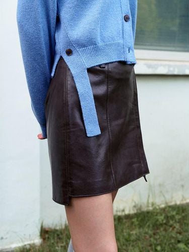 Asymmetrical Leather Mini Skirt - kuho plus - Modalova