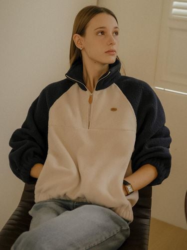 Contrast point high-neck fleece sweatshirt _Navy - KNOWN BETTER - Modalova