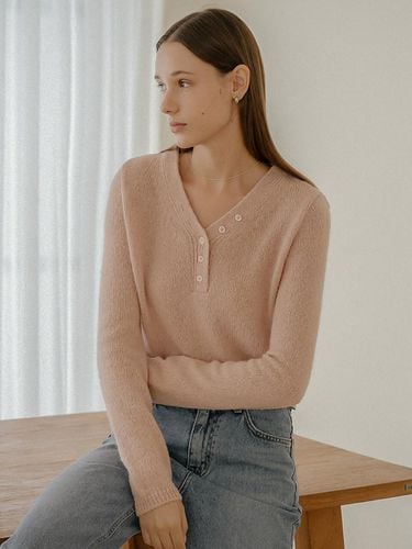 Feminine V-neck cropped knitwear_Pink - KNOWN BETTER - Modalova