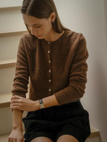 Hairy round neck cropped cardigan_Brown - KNOWN BETTER - Modalova