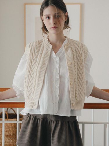 Exclusive] Cable Round Knit Vest - lettera - Modalova