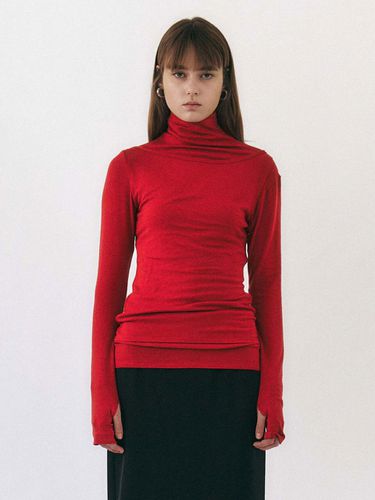 Layered Turtle Neck Top (Red) - YUNSE - Modalova