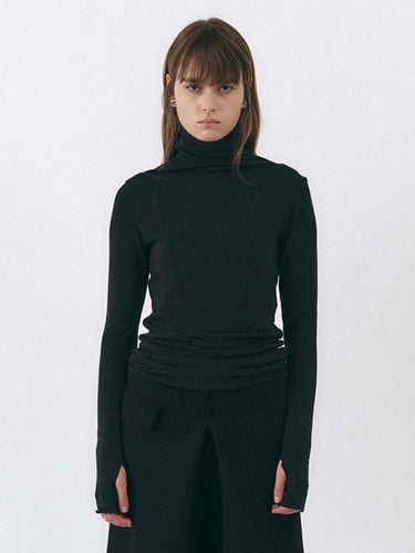 Layered Turtle Neck Top (Charcoal) - YUNSE - Modalova