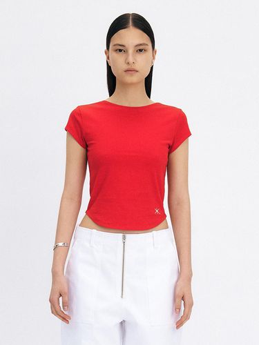 Hatch Backless Top (Red) - YUNSE - Modalova