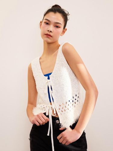 Eyelet Strap Knit Vest WH_C242KSB711 - CCclub - Modalova