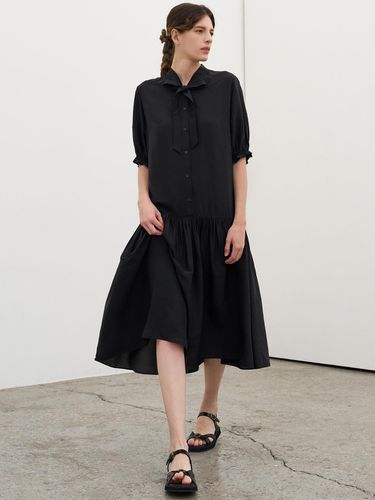 RIBBON SHIRRING DRESS_BLACK - MITTE - Modalova