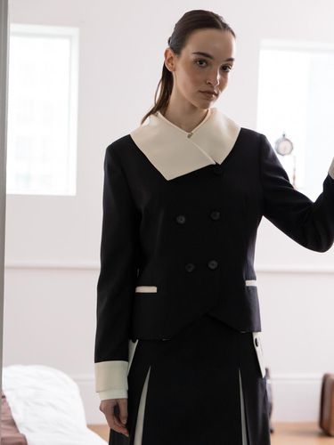 Black Wide Collar Jacket - AMARI ROMATA - Modalova