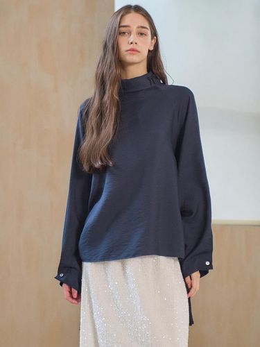 HIGH NECK SHIRRING BLOUSE_NAVY - MITTE - Modalova