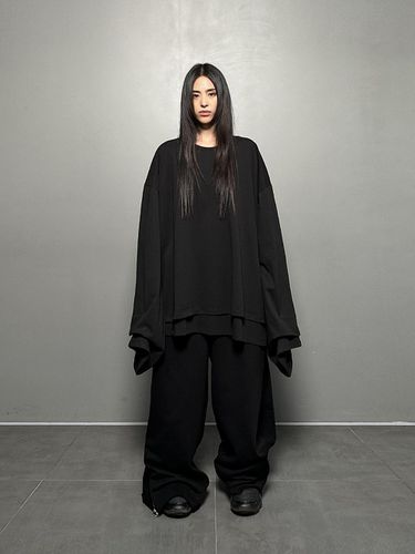 OVERSIZED DOUBLE-LAYERED T-SHIRT # - AMU - Modalova